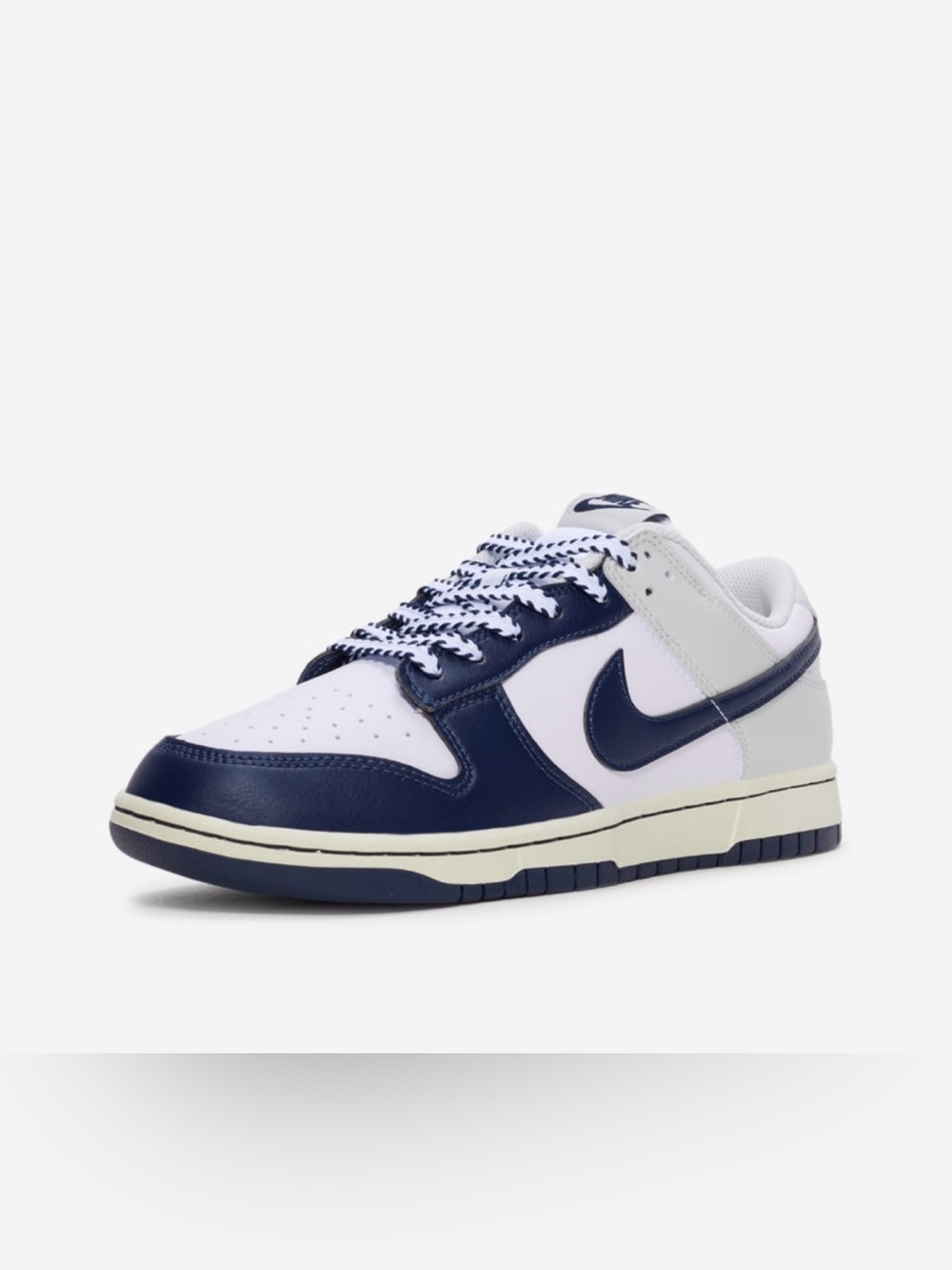 Nike Men's Low-Top Sneakers - White & Navy